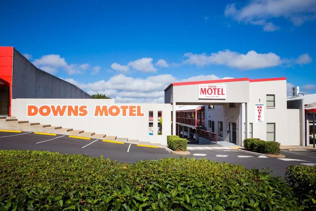 ダウンズ モーテル トゥーンバ エクステリア 写真