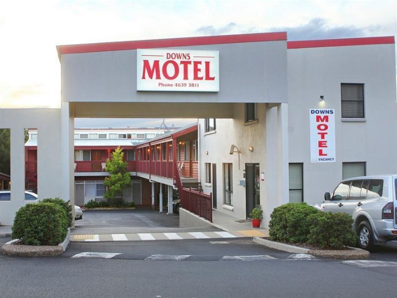 ダウンズ モーテル トゥーンバ エクステリア 写真